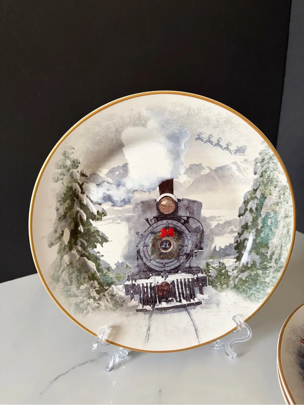 SET of 4 Nostalgic Santa Salad Plates by Pottery Barn